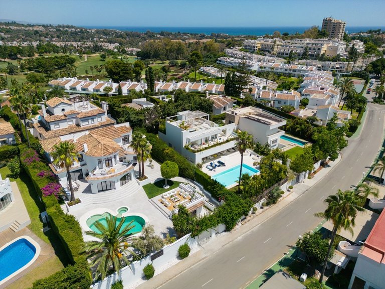 Villa for Sale in Nueva Andalucía, Marbella Area 20