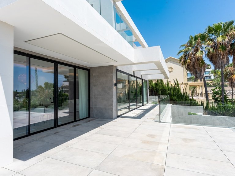 Villa for Sale in Los Flamingos, Marbella Area 12