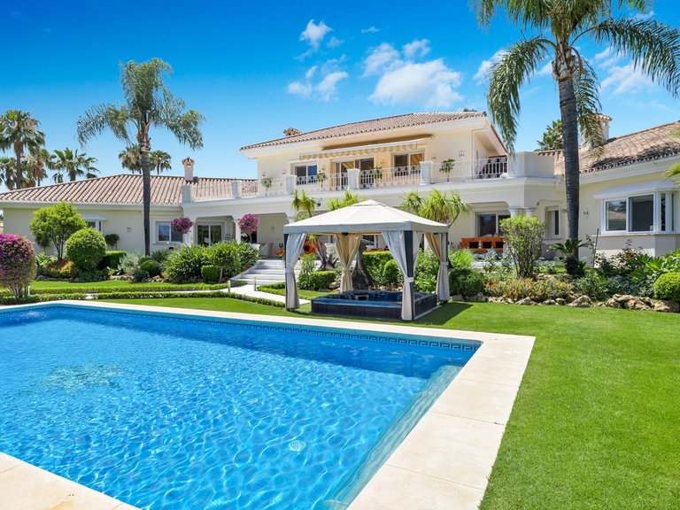Villa for Sale in Nueva Andalucía, Marbella Area 1