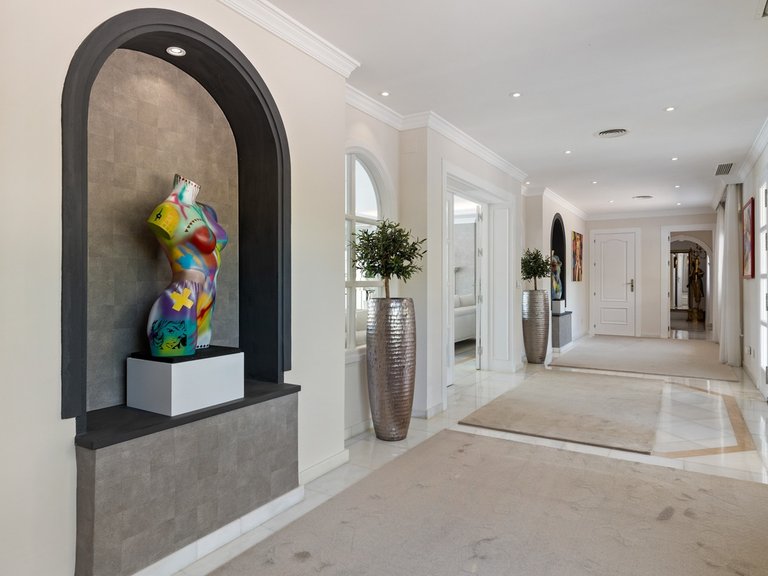 Villa for Sale in Nueva Andalucía, Marbella Area 2