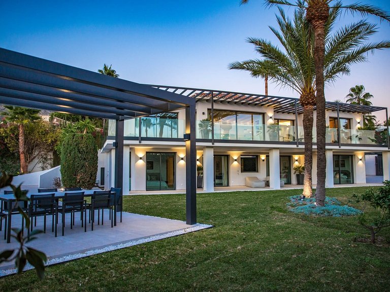 Villa for Sale in The Golden Mile, Marbella Area 1
