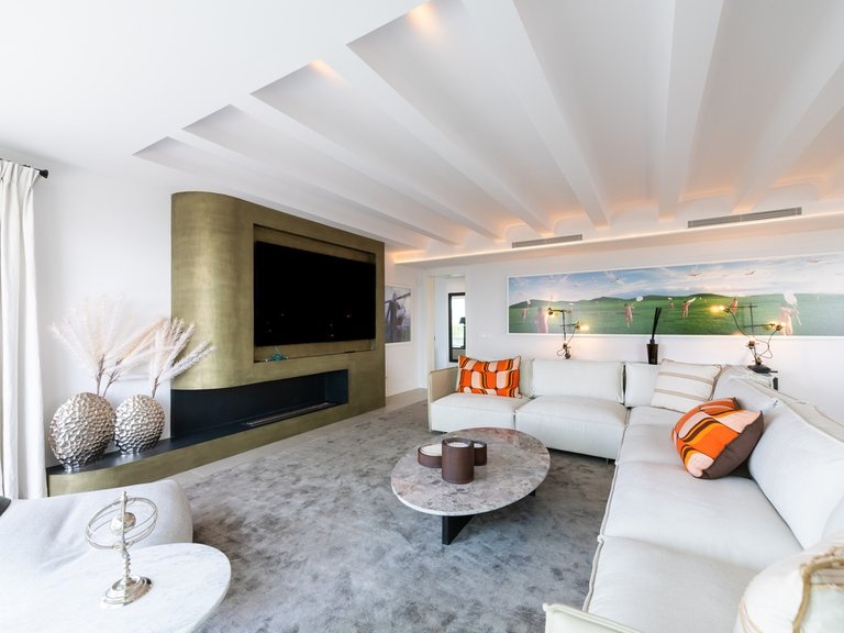 Villa for Sale in The Golden Mile, Marbella Area 2