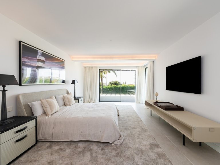 Villa for Sale in The Golden Mile, Marbella Area 5