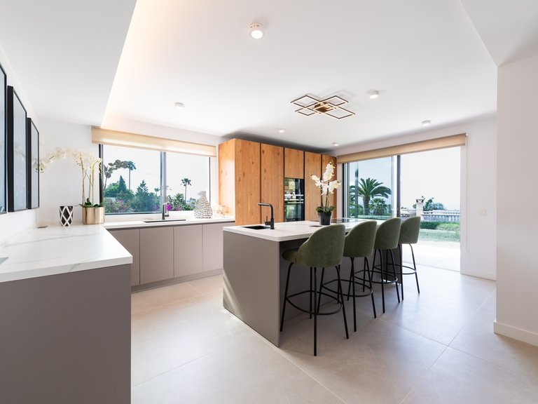 Villa for Sale in The Golden Mile, Marbella Area 11