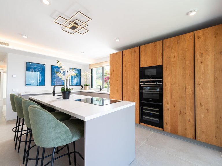 Villa for Sale in The Golden Mile, Marbella Area 12