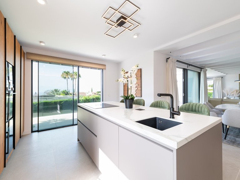 Villa for Sale in The Golden Mile, Marbella Area 14