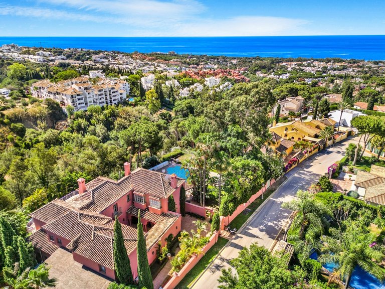 Villa for Sale in Marbella, Marbella Area 2