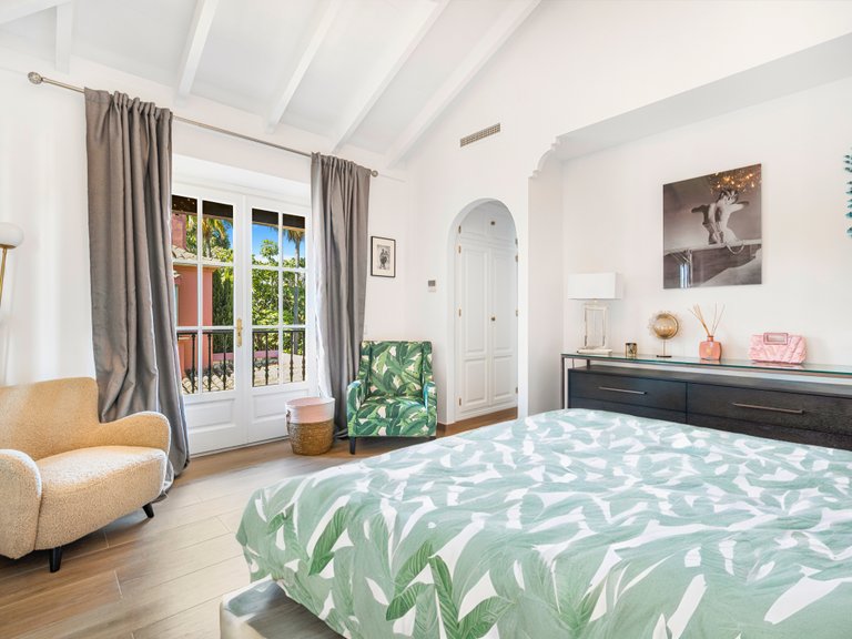 Villa for Sale in Marbella, Marbella Area 16