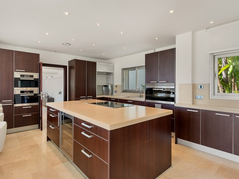Villa for Sale in Nueva Andalucía, Marbella Area 13