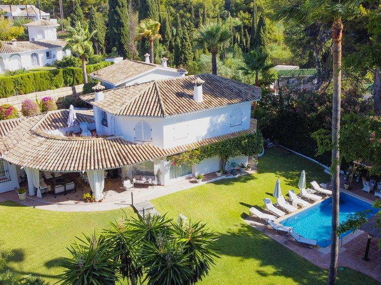 Villa for Sale in The Golden Mile, Marbella Area 1