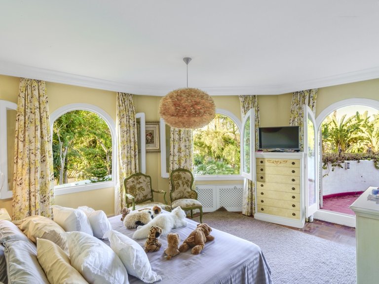 Villa for Sale in The Golden Mile, Marbella Area 3