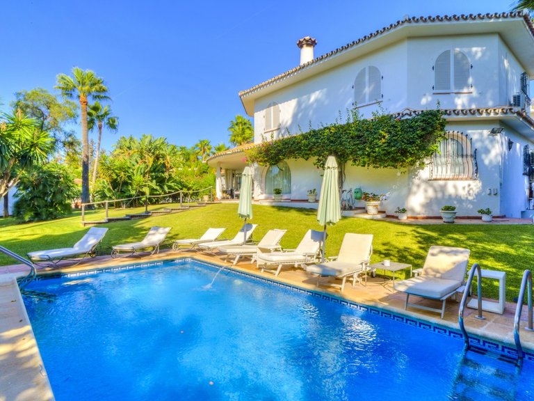 Villa for Sale in The Golden Mile, Marbella Area 5