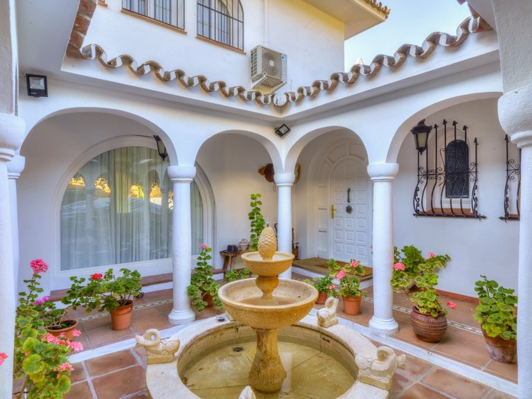 Villa for Sale in The Golden Mile, Marbella Area 7