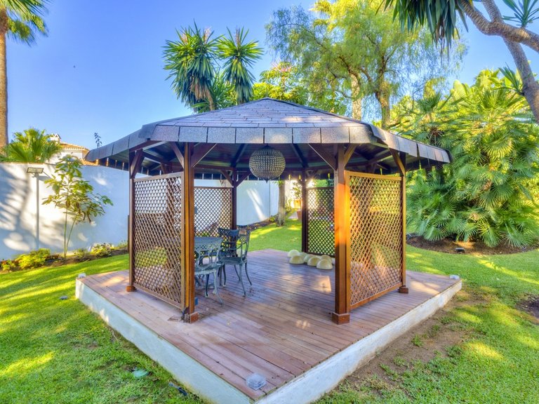 Villa for Sale in The Golden Mile, Marbella Area 8