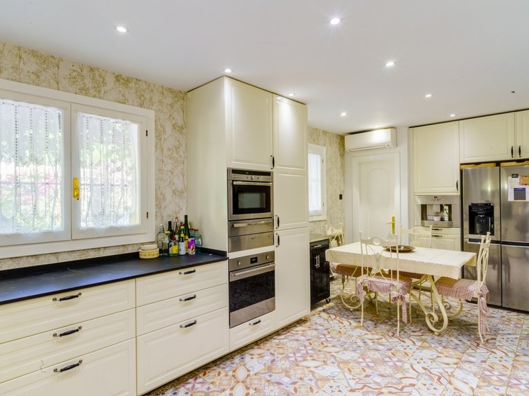 Villa for Sale in The Golden Mile, Marbella Area 14