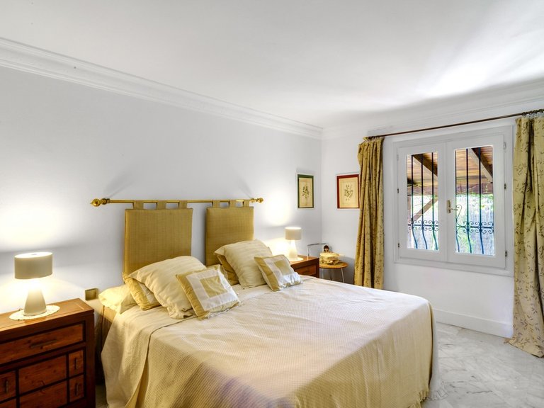 Villa for Sale in The Golden Mile, Marbella Area 16