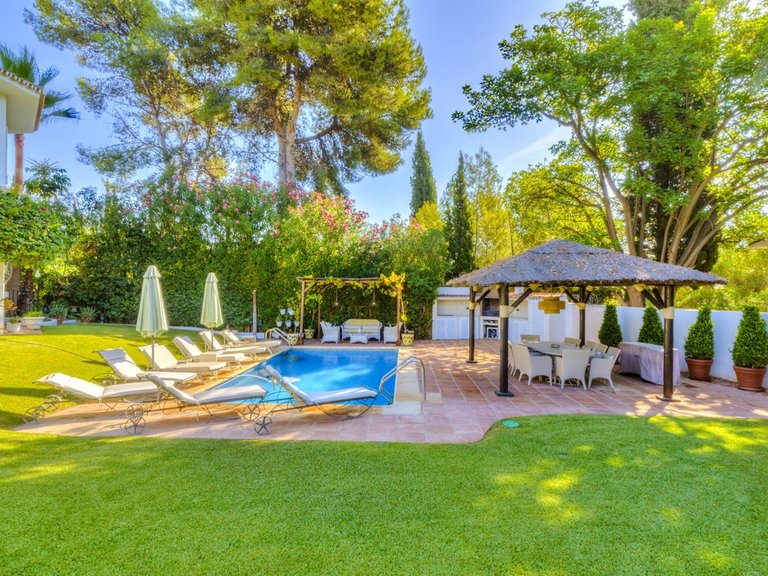 Villa for Sale in The Golden Mile, Marbella Area 17
