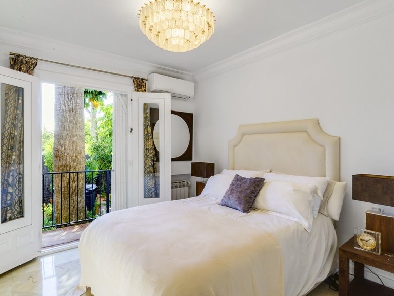 Villa for Sale in The Golden Mile, Marbella Area 18
