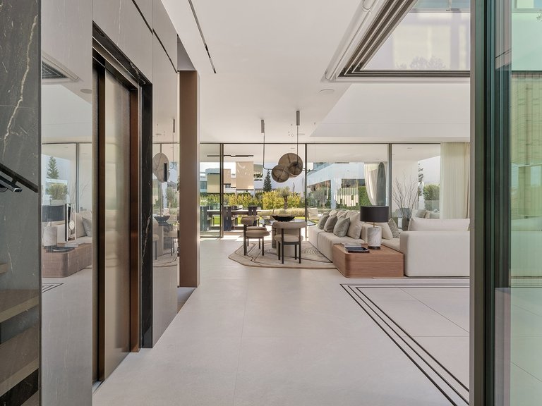 Villa for Sale in The Golden Mile, Marbella Area 12