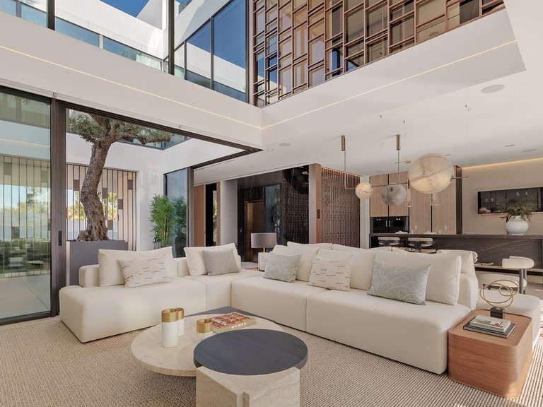 Villa for Sale in The Golden Mile, Marbella Area 5