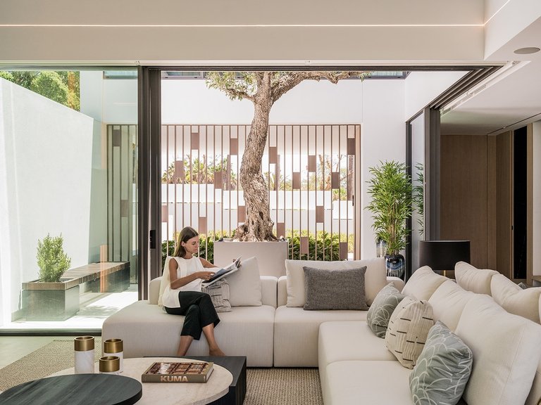 Villa for Sale in The Golden Mile, Marbella Area 8