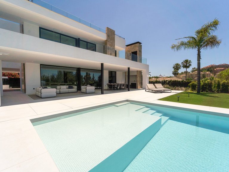 Villa for Sale in Nueva Andalucía, Marbella Area 2