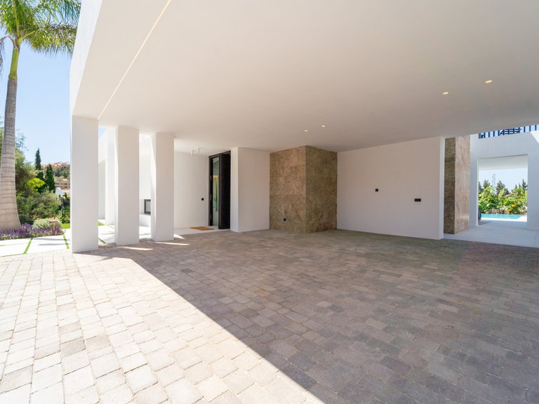 Villa for Sale in Nueva Andalucía, Marbella Area 11