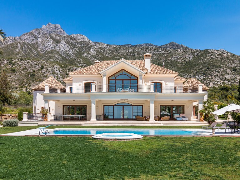 Villa for Sale in The Golden Mile, Marbella Area 1