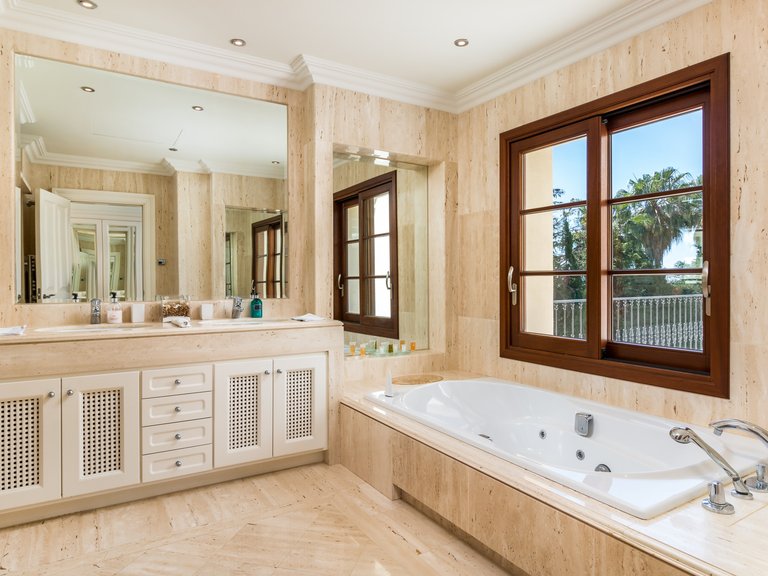 Villa for Sale in The Golden Mile, Marbella Area 14