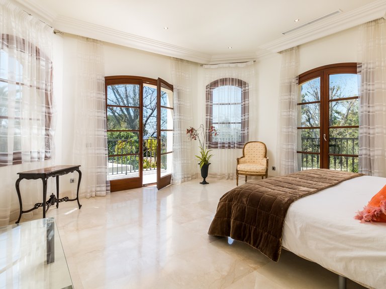 Villa for Sale in The Golden Mile, Marbella Area 16