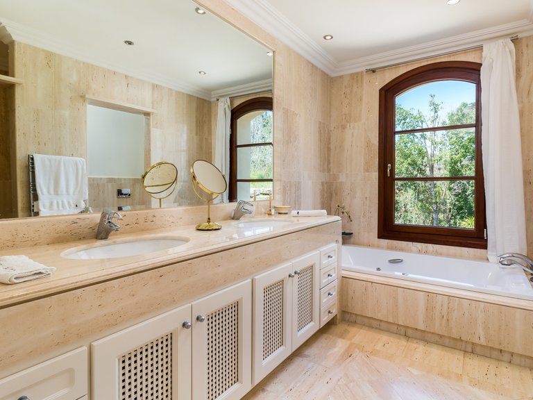 Villa for Sale in The Golden Mile, Marbella Area 17
