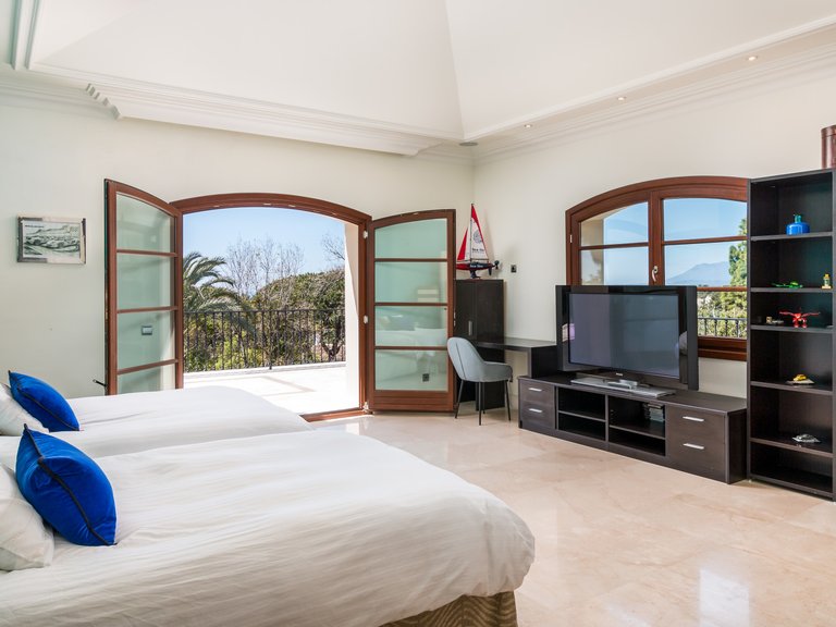 Villa for Sale in The Golden Mile, Marbella Area 18