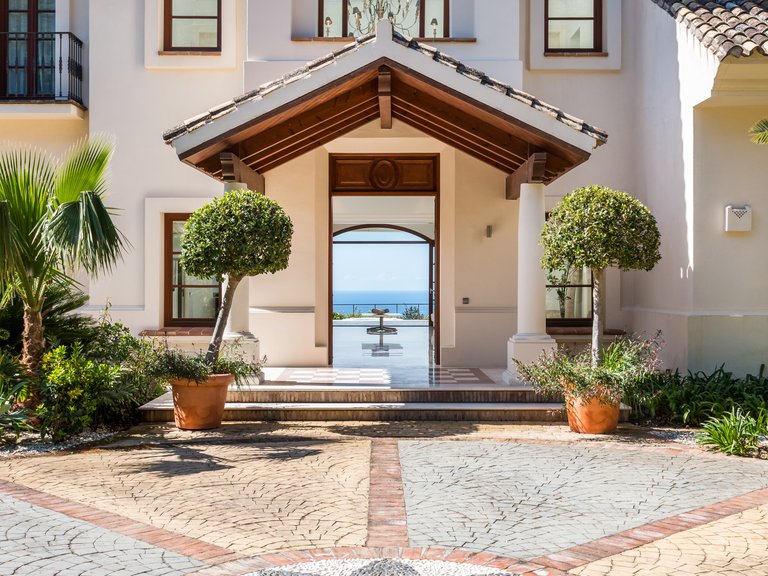 Villa for Sale in The Golden Mile, Marbella Area 2