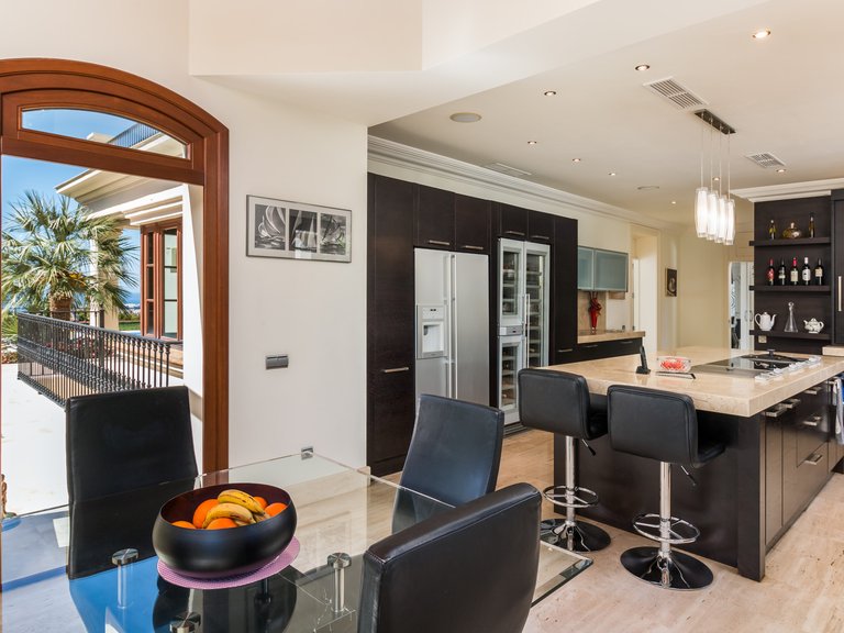 Villa for Sale in The Golden Mile, Marbella Area 11