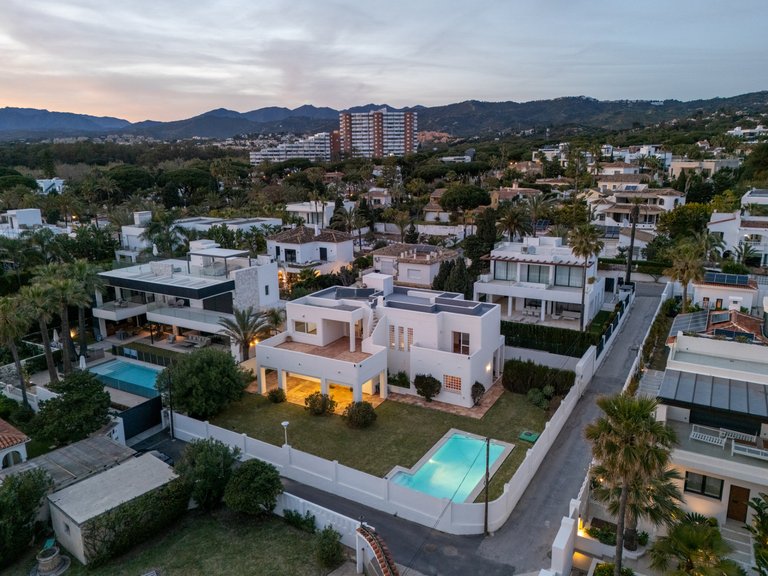 Villa for Sale in Marbella, Marbella Area 17
