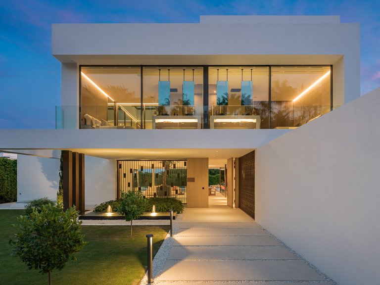 Villa for Sale in The Golden Mile, Marbella Area 1