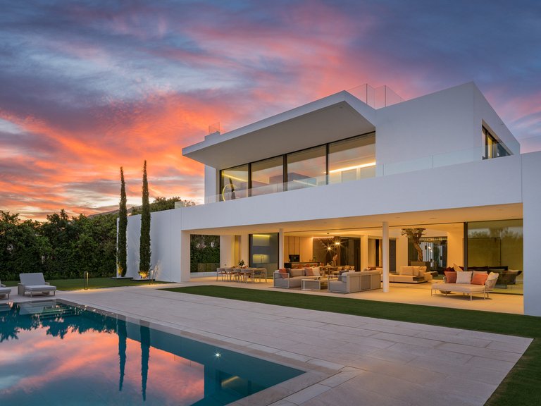 Villa for Sale in The Golden Mile, Marbella Area 2