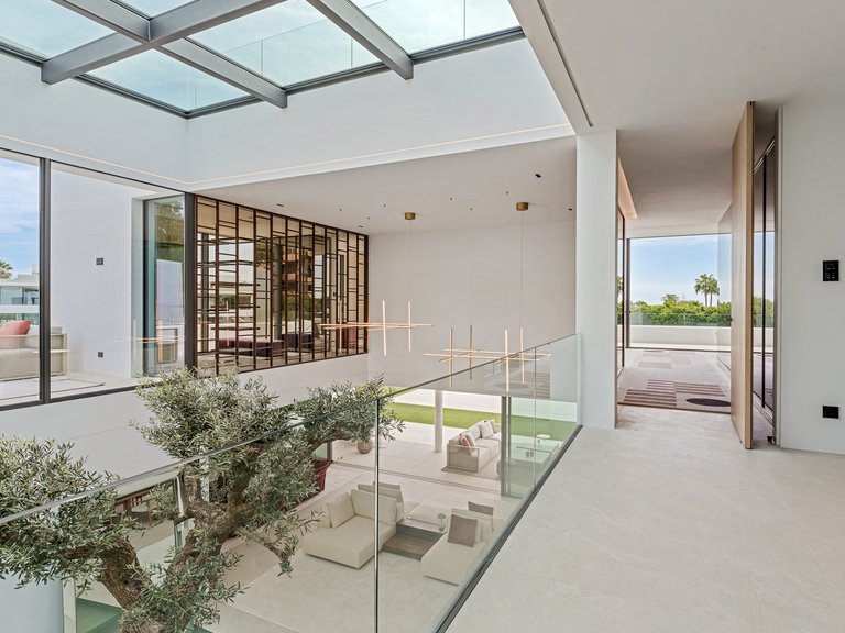 Villa for Sale in The Golden Mile, Marbella Area 15