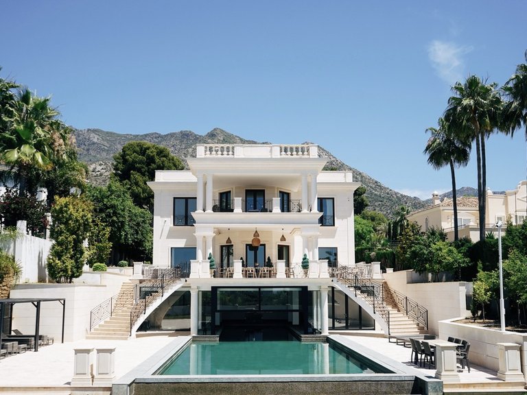 Villa for Sale in The Golden Mile, Marbella Area 1