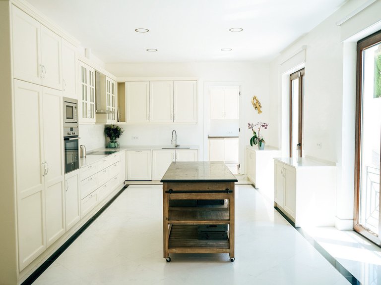Villa for Sale in The Golden Mile, Marbella Area 10