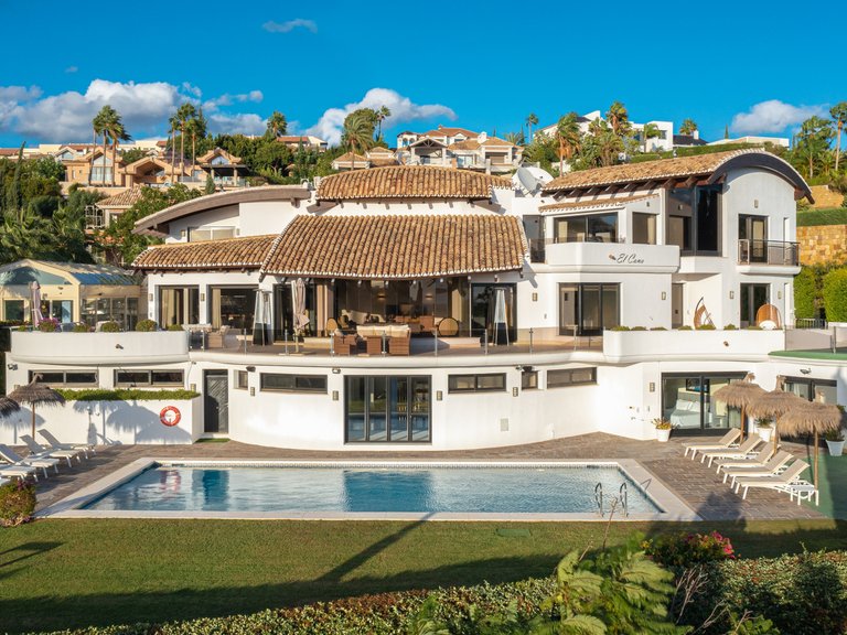 Villa for Sale in Los Flamingos, Marbella Area 1