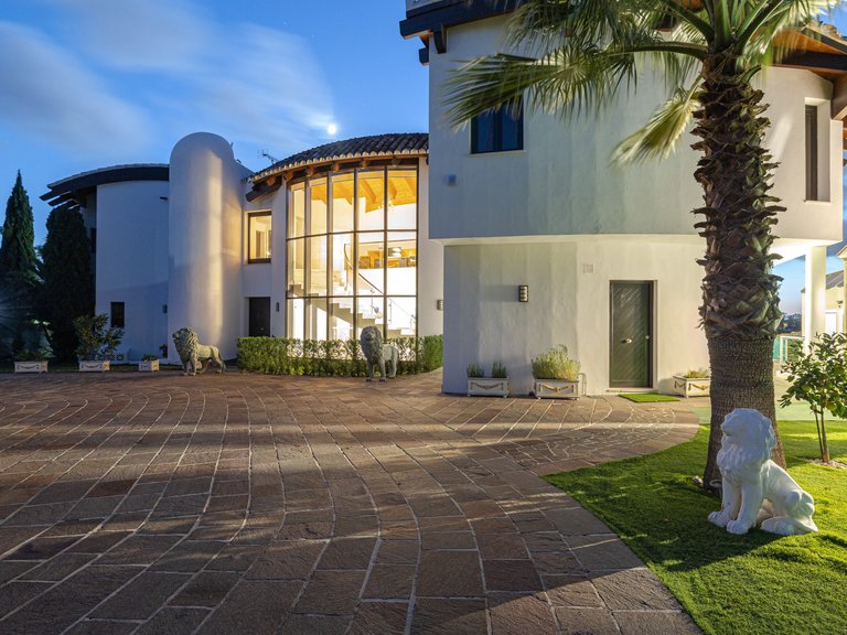 Villa for Sale in Los Flamingos, Marbella Area 17