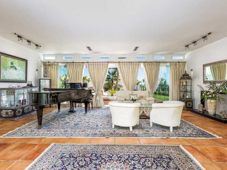 Villa for Sale in Estepona, Marbella Area 4