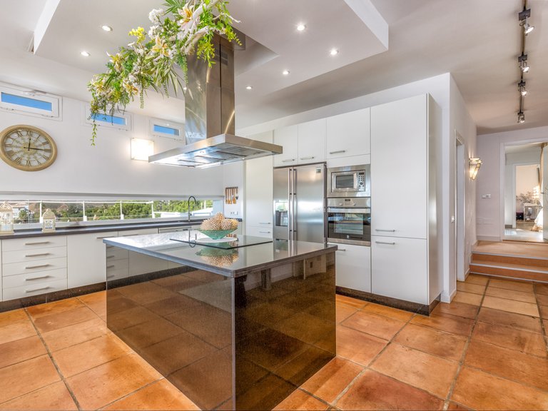 Villa for Sale in Estepona, Marbella Area 6