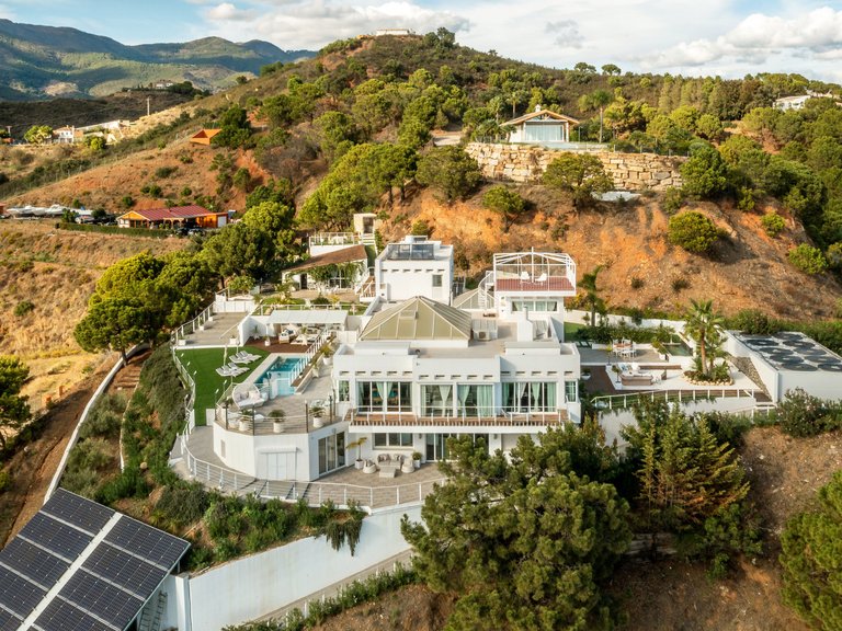 Villa for Sale in Estepona, Marbella Area 9