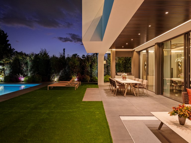 Villa for Sale in The Golden Mile, Marbella Area 2