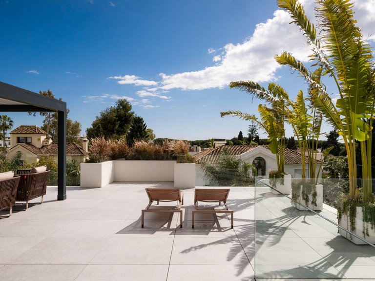 Villa for Sale in The Golden Mile, Marbella Area 11