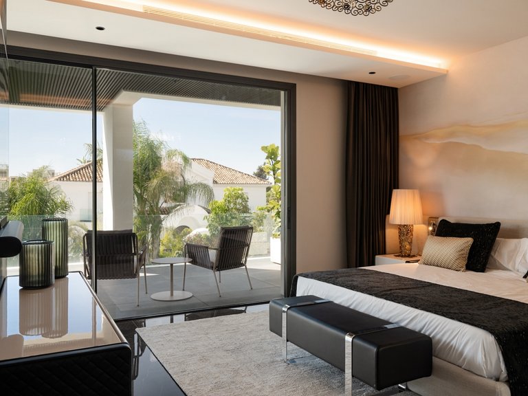 Villa for Sale in The Golden Mile, Marbella Area 19