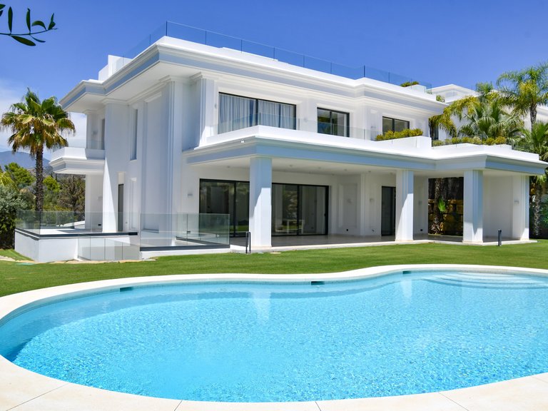 Villa for Sale in The Golden Mile, Marbella Area 1