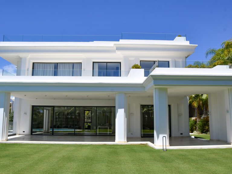 Villa for Sale in The Golden Mile, Marbella Area 2